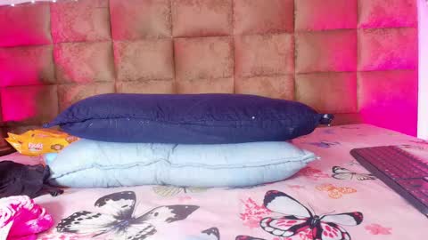 Snapshot of estrella_hanks_ chatting on September 26, 12:09 pm Estrella online show from September 26, 12:09 pm