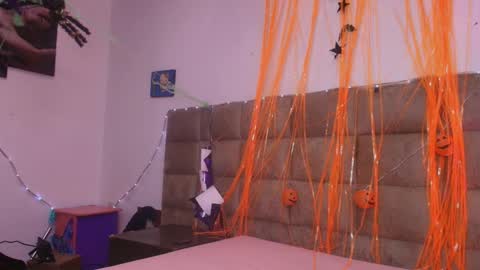 Snapshot of estrella_hanks_ chatting on October 27, 12:31 pm Estrella online show from October 27, 12:31 pm