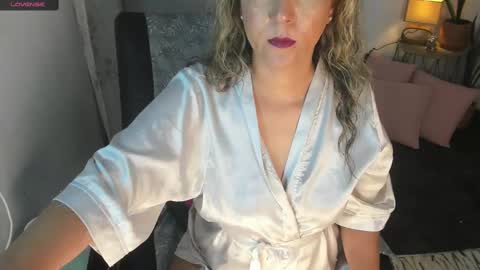 Snapshot of estrellah__ chatting on February 25, 7:20 am - E S T R E L L A  M I L F - online show from February 25, 7:20 am