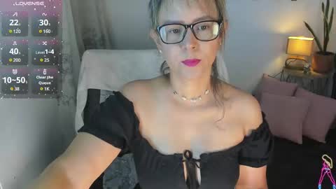 Snapshot of estrellah__ chatting on February 26, 9:10 am - E S T R E L L A  M I L F - online show from February 26, 9:10 am