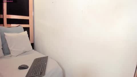 Snapshot of estrellanoctis chatting on December 14, 2:28 am Estrella online show from December 14, 2:28 am