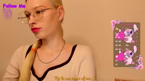 Snapshot of esty_siela chatting on October 26, 5:30 pm lets get to know each other better in pm  online show from October 26, 5:30 pm