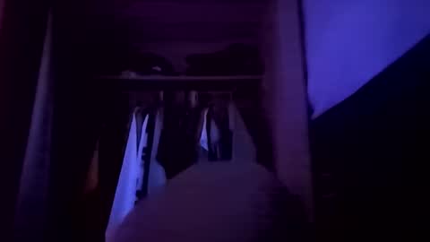 et528007 online show from October 3, 4:53 am