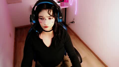 Moon online show from April 7, 9:59 pm