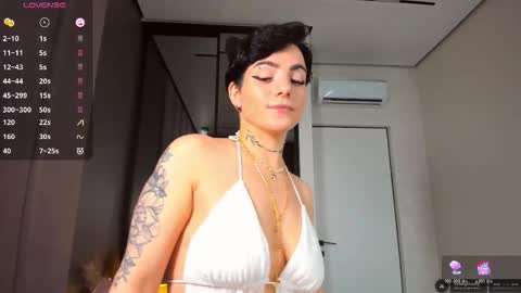 Hi there Im Emma online show from October 31, 10:49 am