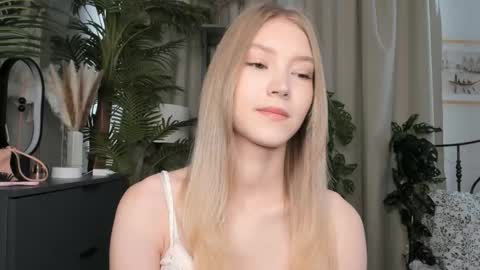 Snapshot of eternity_cuite chatting on September 13, 5:40 am Natalie online show from September 13, 5:40 am