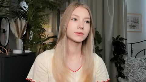 Snapshot of eternity_cuite chatting on September 14, 5:39 am Natalie online show from September 14, 5:39 am