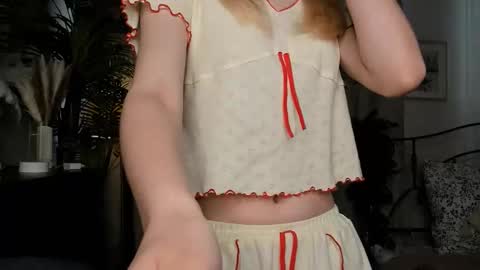 Snapshot of eternity_cuite chatting on September 18, 5:42 am Natalie online show from September 18, 5:42 am