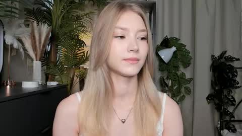 Snapshot of eternity_cuite chatting on September 21, 5:42 am Natalie online show from September 21, 5:42 am