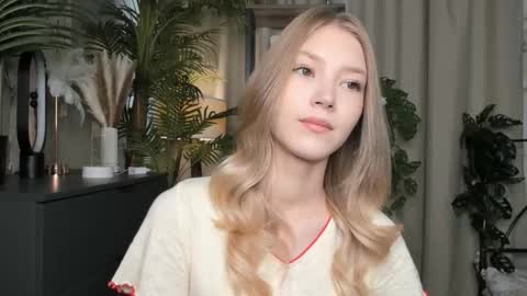 Snapshot of eternity_cuite chatting on September 26, 5:44 am Natalie online show from September 26, 5:44 am