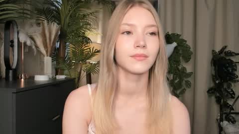 Snapshot of eternity_cuite chatting on September 27, 5:45 am Natalie online show from September 27, 5:45 am