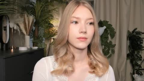 Snapshot of eternity_cuite chatting on October 11, 5:50 am Natalie online show from October 11, 5:50 am