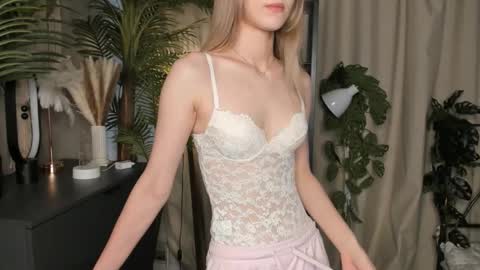 Snapshot of eternity_cuite chatting on October 15, 6:02 am Natalie online show from October 15, 6:02 am