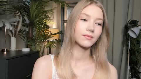 Snapshot of eternity_cuite chatting on October 26, 5:57 am Natalie online show from October 26, 5:57 am