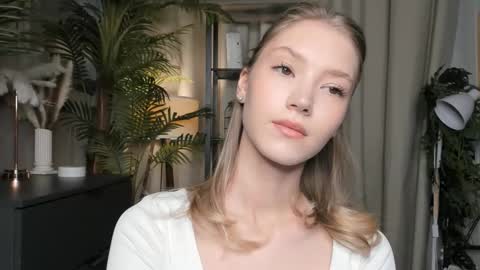 Snapshot of eternity_cuite chatting on October 29, 5:42 am Natalie online show from October 29, 5:42 am