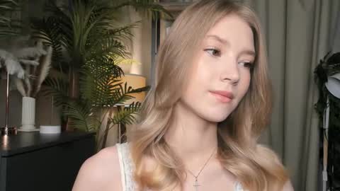 Snapshot of eternity_cuite chatting on November 9, 5:39 am Natalie online show from November 9, 5:39 am