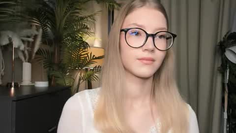 Snapshot of eternity_cuite chatting on November 13, 5:39 am Natalie online show from November 13, 5:39 am