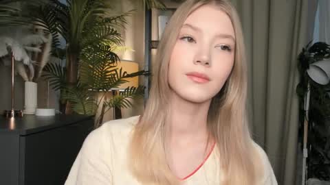 Snapshot of eternity_cuite chatting on November 16, 5:46 am Natalie online show from November 16, 5:46 am