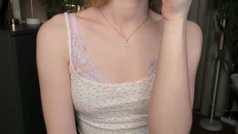 Snapshot of eternity_cuite chatting on November 20, 5:51 am Natalie online show from November 20, 5:51 am