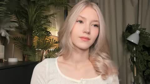 Snapshot of eternity_cuite chatting on December 3, 5:48 am Natalie online show from December 3, 5:48 am