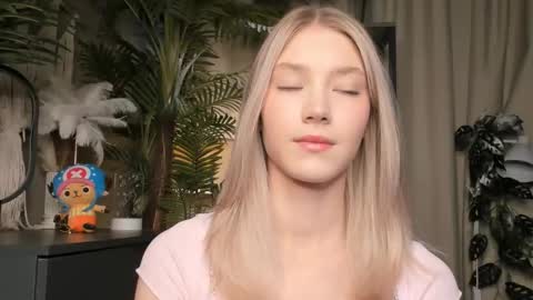 Natalie online show from February 8, 5:44 am