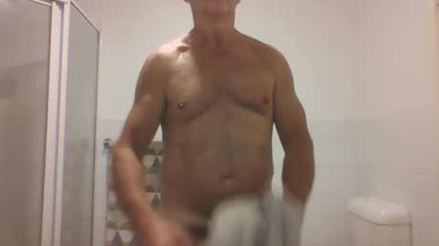 Snapshot of etextratestacle chatting on December 22, 5:42 pm ET online show from December 22, 5:42 pm