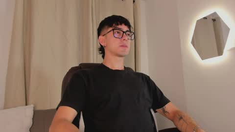 Snapshot of etham_wolf1 chatting on April 8, 5:35 pm etham_wolf1 online show from April 8, 5:35 pm