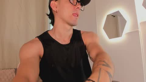 Snapshot of etham_wolf1 chatting on April 9, 5:29 pm etham_wolf1 online show from April 9, 5:29 pm