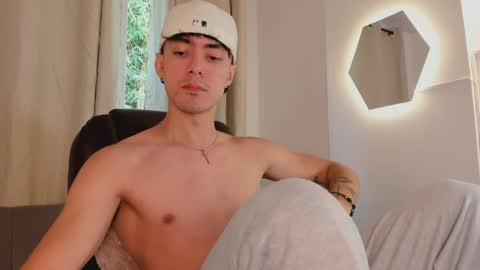 Snapshot of etham_wolf1 chatting on April 10, 3:50 pm etham_wolf1 online show from April 10, 3:50 pm