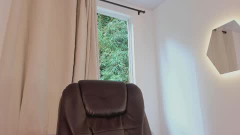 Snapshot of etham_wolf1 chatting on April 15, 7:58 pm etham_wolf1 online show from April 15, 7:58 pm