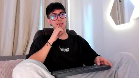 Snapshot of etham_wolf1 chatting on April 18, 6:12 pm etham_wolf1 online show from April 18, 6:12 pm
