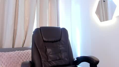 Snapshot of etham_wolf1 chatting on April 18, 7:07 pm etham_wolf1 online show from April 18, 7:07 pm