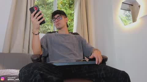 Snapshot of etham_wolf1 chatting on May 1, 6:01 pm etham_wolf1 online show from May 1, 6:01 pm