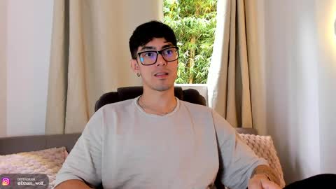 Snapshot of etham_wolf1 chatting on May 5, 5:32 pm etham_wolf1 online show from May 5, 5:32 pm