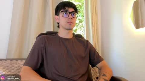 Snapshot of etham_wolf1 chatting on May 9, 12:43 pm etham_wolf1 online show from May 9, 12:43 pm