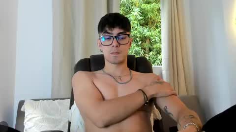 Snapshot of etham_wolf1 chatting on May 13, 6:38 pm etham_wolf1 online show from May 13, 6:38 pm