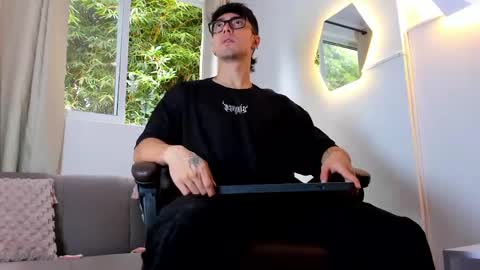 Snapshot of etham_wolf1 chatting on June 1, 5:36 pm etham_wolf1 online show from June 1, 5:36 pm