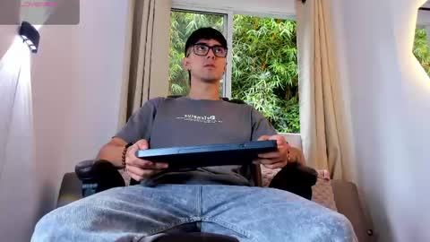 Snapshot of etham_wolf1 chatting on June 8, 6:41 pm etham_wolf1 online show from June 8, 6:41 pm