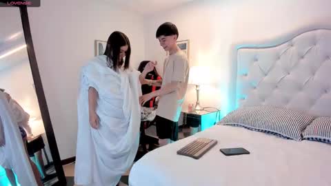 Snapshot of ethan_and_ava chatting on January 29, 4:41 pm ethan and ava online show from January 29, 4:41 pm