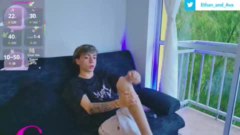 Snapshot of ethan_and_ava chatting on October 10, 12:37 pm ethan and ava online show from October 10, 12:37 pm