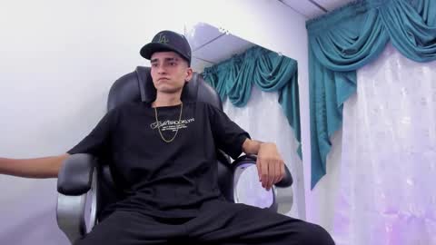 Snapshot of ethan_boy_ chatting on December 19, 10:00 pm Ethan online show from December 19, 10:00 pm