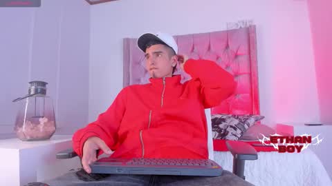 Snapshot of ethan_boy_ chatting on November 25, 9:04 pm Ethan online show from November 25, 9:04 pm
