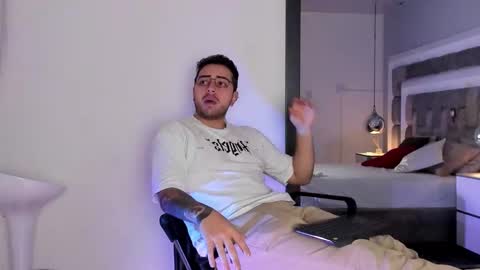 ethan_greys online show from December 1, 4:28 am