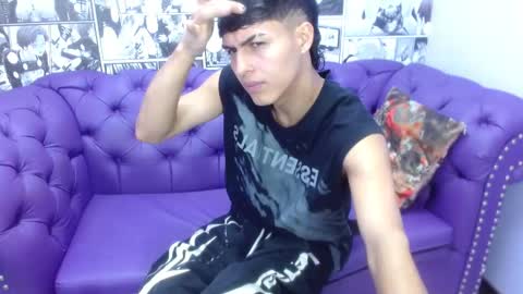 E T H A N  online show from January 10, 7:26 pm