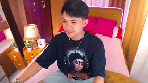 ethan_lauren online show from April 16, 6:09 pm