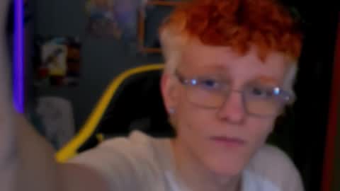 Snapshot of ethan_miltons chatting on December 17, 10:10 am Ethan online show from December 17, 10:10 am