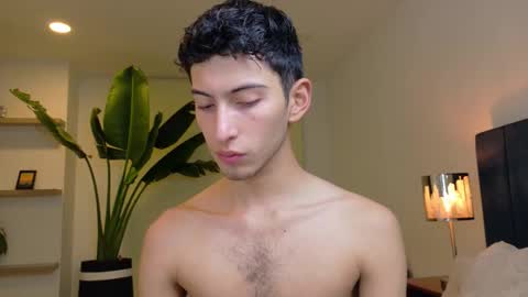 Snapshot of ethan_skiny_ chatting on November 12, 4:24 am Joan online show from November 12, 4:24 am