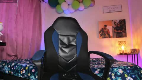 Snapshot of ethan_travis0 chatting on May 19, 10:49 pm ethan travis online show from May 19, 10:49 pm