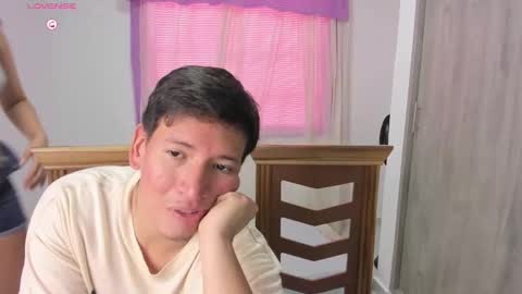 Snapshot of ethanandzoe chatting on May 8, 7:08 pm ethanandzoe online show from May 8, 7:08 pm