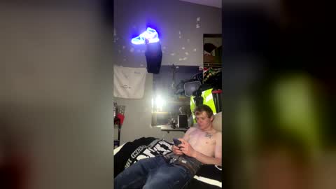 ethanbmx2001 online show from April 22, 7:00 am